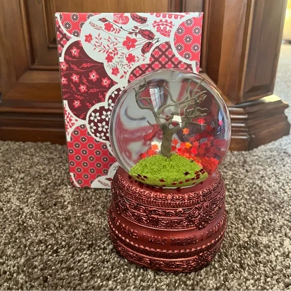 Taylor Swift's "All Too Well" Snow Globe